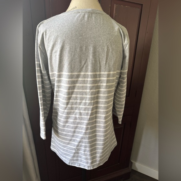 New XL Maurices Maternity Gray Striped 3/4 Sleeve Top - Picture 3 of 10